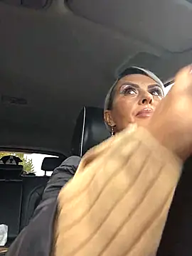 KirraWhite online show from 10/26/25, 06:52