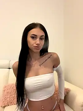 Snapshot of ilariea_girl chatting on 10/30/25, 10:21 ilariea girl online show from 10/30/25, 10:21