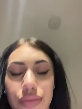 Snapshot of ilariea_girl chatting on 11/16/25, 09:42 ilariea girl online show from 11/16/25, 09:42