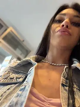 ilariea girl online show from 05/11/26, 04:15