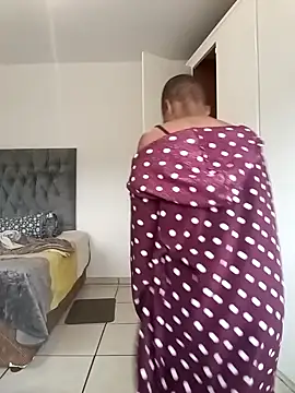 MissBubbles04 online show from 10/18/25, 05:10