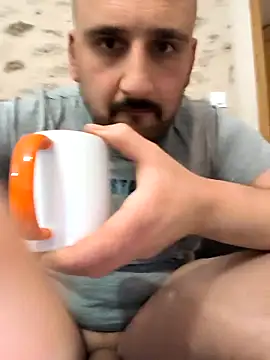 Snapshot of fred77183 chatting on 12/04/25, 04:27 fred77183 online show from 12/04/25, 04:27