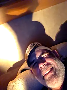 Snapshot of DeeBestEver chatting on 10/20/25, 11:21 DeeBestEver online show from 10/20/25, 11:21