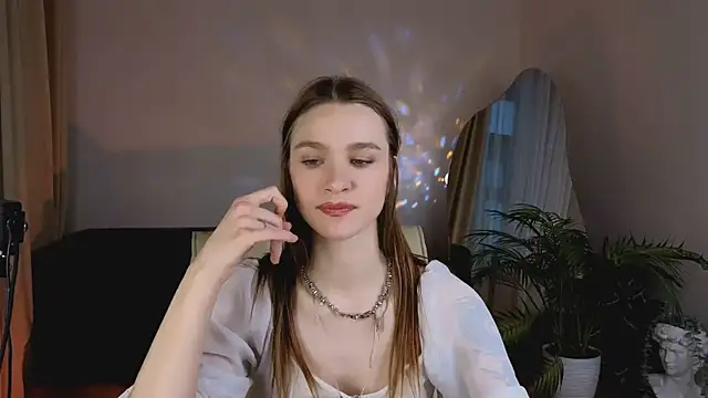 Snapshot of PollyMayer chatting on 10/02/25, 06:42 PollyMayer online show from 10/02/25, 06:42