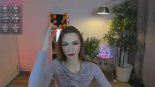 Snapshot of PollyMayer chatting on 10/23/25, 08:40 PollyMayer online show from 10/23/25, 08:40