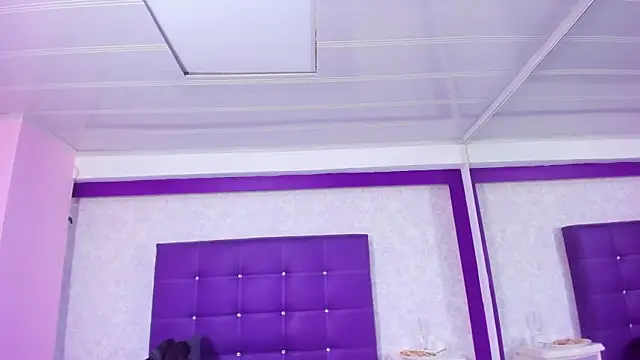 Snapshot of LeaMoreau22 chatting on 11/23/25, 12:49 LeaMoreau22 online show from 11/23/25, 12:49