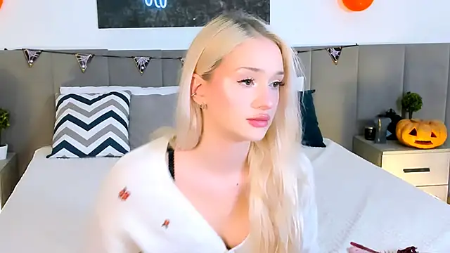 SugarWhisper online show from 10/31/25, 04:41