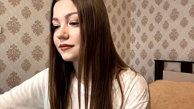 Snapshot of KissMeViolet chatting on 10/13/25, 03:39 KissMeViolet online show from 10/13/25, 03:39