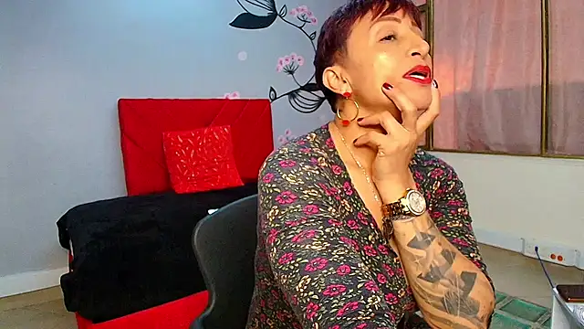 Snapshot of Charlotte__Gray chatting on 10/05/25, 03:49 Charlotte  Gray online show from 10/05/25, 03:49