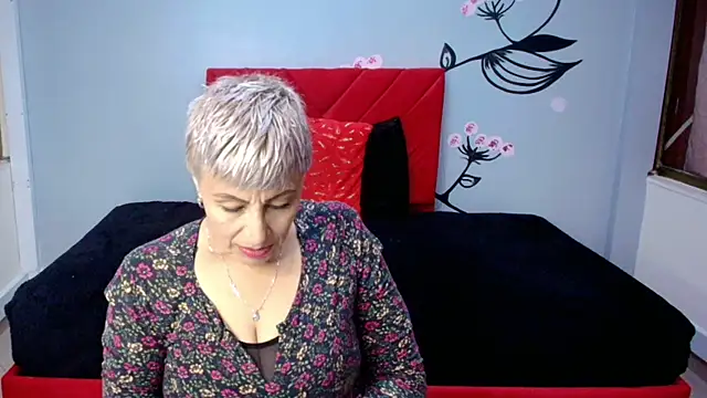 Snapshot of Charlotte__Gray chatting on 10/21/25, 12:17 Charlotte  Gray online show from 10/21/25, 12:17