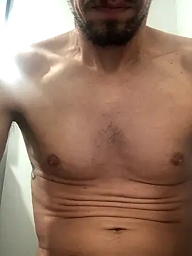 Snapshot of daddydannyboy13 chatting on 11/10/25, 02:38 daddydannyboy13 online show from 11/10/25, 02:38