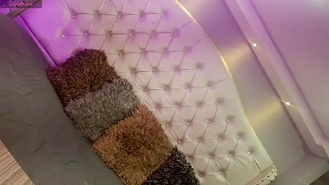 Miranda Collins online show from 10/26/25, 03:56