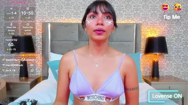 Snapshot of KoralBlum chatting on 10/25/25, 01:57 KoralBlum online show from 10/25/25, 01:57