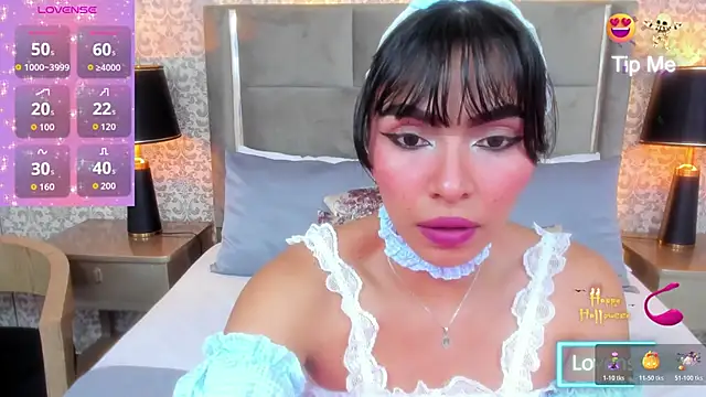 Snapshot of KoralBlum chatting on 10/31/25, 01:06 KoralBlum online show from 10/31/25, 01:06