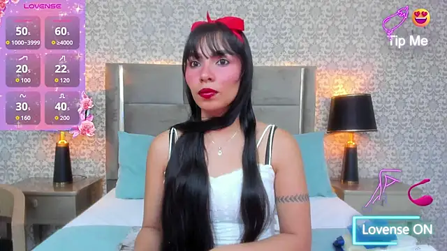 Snapshot of KoralBlum chatting on 11/15/25, 01:25 KoralBlum online show from 11/15/25, 01:25