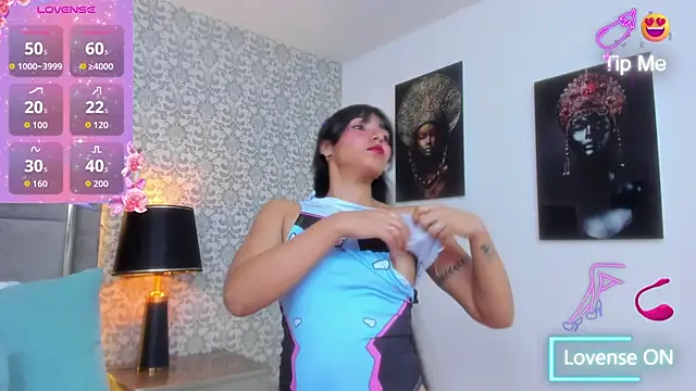 Snapshot of KoralBlum chatting on 11/26/25, 01:39 KoralBlum online show from 11/26/25, 01:39