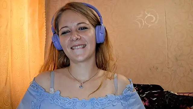 Snapshot of Marry_Wild chatting on 10/08/25, 09:51 Marry Wild online show from 10/08/25, 09:51