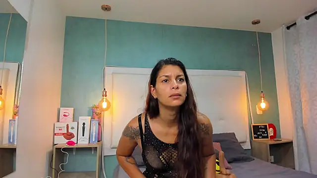 Snapshot of is_a_bell chatting on 10/12/25, 01:54 is a bell online show from 10/12/25, 01:54