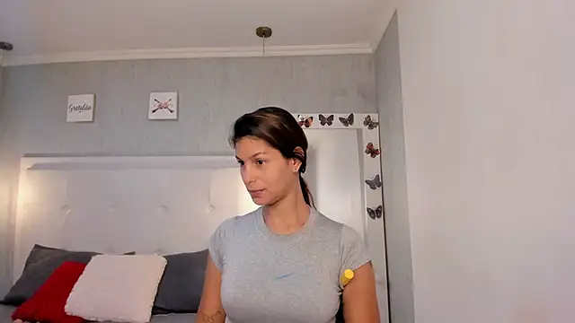 Snapshot of is_a_bell chatting on 10/15/25, 01:22 is a bell online show from 10/15/25, 01:22