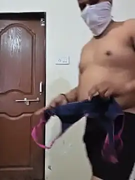 Snapshot of dokedhan9191 chatting on 10/29/25, 04:04 dokedhan9191 online show from 10/29/25, 04:04