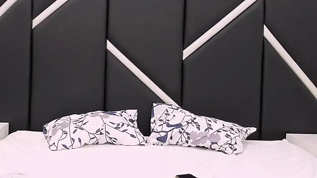 KendraReus online show from 10/11/25, 01:09