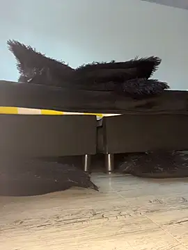 Snapshot of SaraMistick chatting on 11/15/25, 01:07 SaraMistick online show from 11/15/25, 01:07