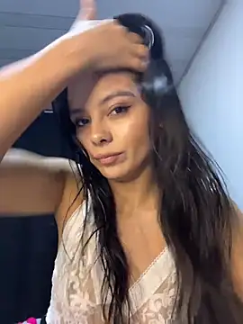 Snapshot of SaraMistick chatting on 11/20/25, 10:37 SaraMistick online show from 11/20/25, 10:37