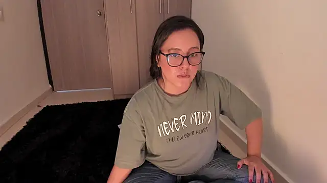 Snapshot of Venus_cat_ chatting on 10/04/25, 08:40 Venus cat  online show from 10/04/25, 08:40