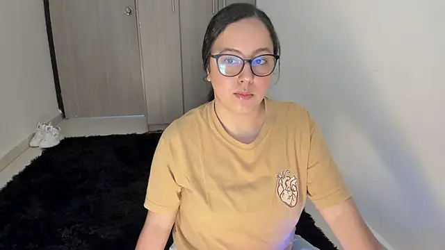 Snapshot of Venus_cat_ chatting on 10/05/25, 02:59 Venus cat  online show from 10/05/25, 02:59