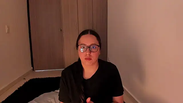 Snapshot of Venus_cat_ chatting on 10/06/25, 07:33 Venus cat  online show from 10/06/25, 07:33