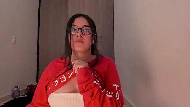 Snapshot of Venus_cat_ chatting on 10/11/25, 09:02 Venus cat  online show from 10/11/25, 09:02