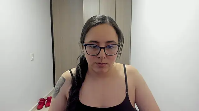 Snapshot of Venus_cat_ chatting on 10/15/25, 12:44 Venus cat  online show from 10/15/25, 12:44