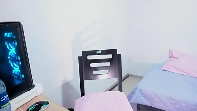 Snapshot of Venus_cat_ chatting on 10/18/25, 09:15 Venus cat  online show from 10/18/25, 09:15