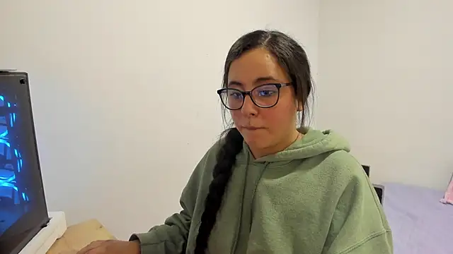 Snapshot of Venus_cat_ chatting on 10/23/25, 12:54 Venus cat  online show from 10/23/25, 12:54