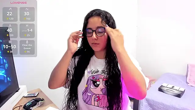 Snapshot of Venus_cat_ chatting on 10/28/25, 02:53 Venus cat  online show from 10/28/25, 02:53