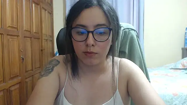 Snapshot of Venus_cat_ chatting on 12/02/25, 01:55 Venus cat online show from 12/02/25, 01:55