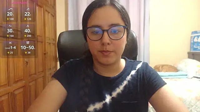 Snapshot of Venus_cat_ chatting on 12/04/25, 03:27 Venus cat online show from 12/04/25, 03:27