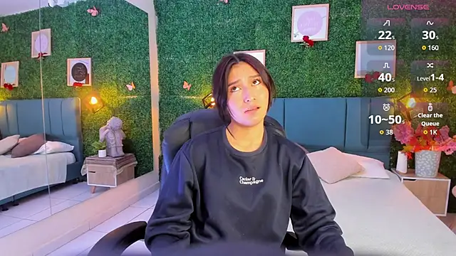 Snapshot of Rubyvixxen_ chatting on 10/21/25, 03:51 Rubyvixxen  online show from 10/21/25, 03:51