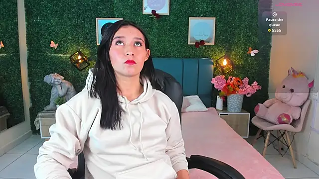 Snapshot of Rubyvixxen_ chatting on 10/22/25, 03:18 Rubyvixxen  online show from 10/22/25, 03:18