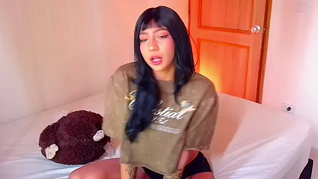 Snapshot of emma_web_ chatting on 10/23/25, 03:33 emma web online show from 10/23/25, 03:33