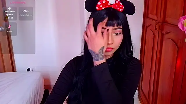 Snapshot of emma_web_ chatting on 11/11/25, 03:12 emma web online show from 11/11/25, 03:12