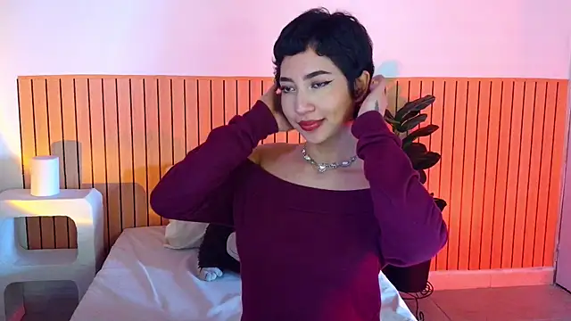 emma web  online show from 06/18/26, 03:16