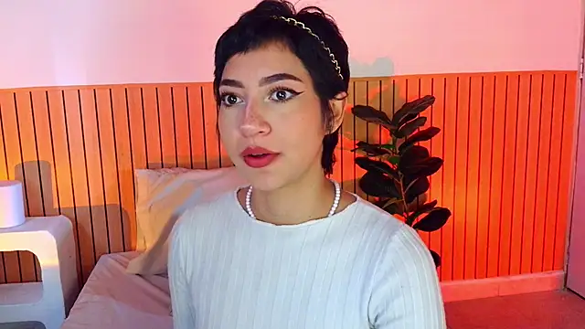 emma web  online show from 06/19/26, 03:05