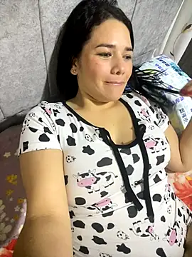 Snapshot of sindyy_01 chatting on 11/07/25, 06:24 sindyy 01 online show from 11/07/25, 06:24