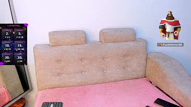 Snapshot of AdairaWealth chatting on 10/24/25, 07:54 AdairaWealth online show from 10/24/25, 07:54