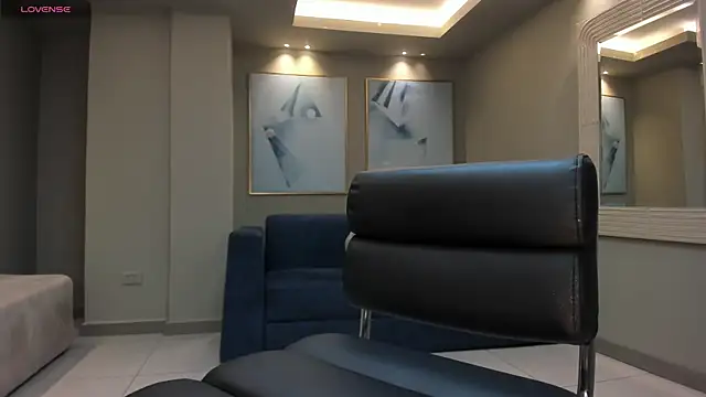 EmilyJohnsonX1 online show from 10/29/25, 03:20