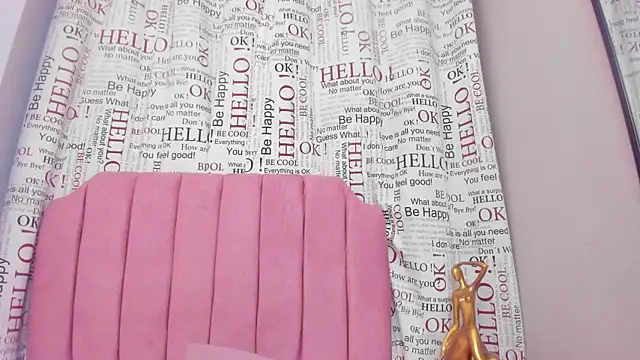 Snapshot of Zoe_Blond chatting on 10/15/25, 12:16 Zoe Blond online show from 10/15/25, 12:16