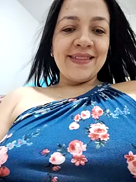 LindaSalo33 online show from 11/06/25, 03:13
