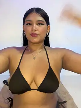 Snapshot of sarafox_10 chatting on 10/07/25, 08:17 sarafox 10 online show from 10/07/25, 08:17