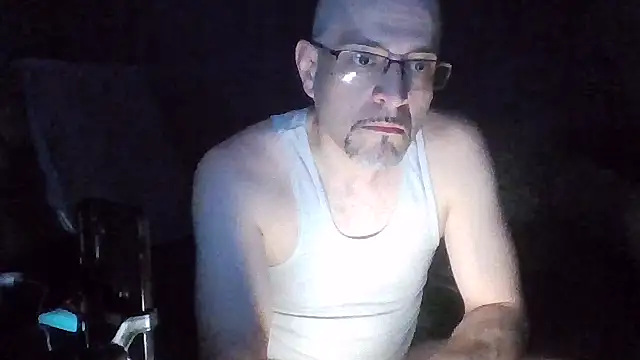 Snapshot of Curious9884 chatting on 10/10/25, 02:43 Curious9884 online show from 10/10/25, 02:43